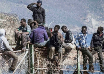 6 1 2 Seis muertos y casi 740 heridos al tratar de saltar las vallas de Melilla y Ceuta