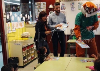 Satse Melilla regala 100 cuentos de ‘Vera la Enfermera’ a menores del CETI