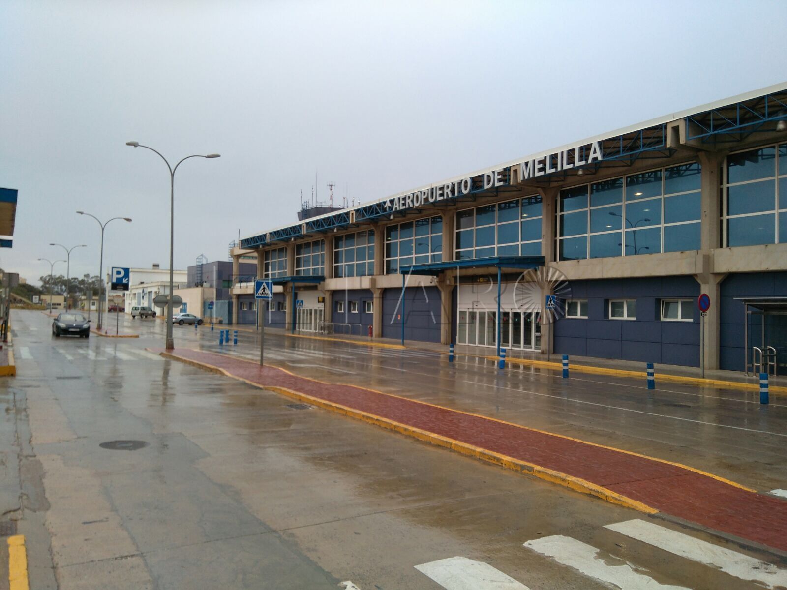 El aeropuerto contacta con aerolíneas para recuperar los vuelos a Almería y Granada