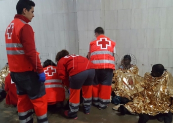 WhatsApp Image 2017 02 24 at 13.59.44 1 Llega a Melilla una patera con 22 inmigrantes a bordo, entre ellos dos niños