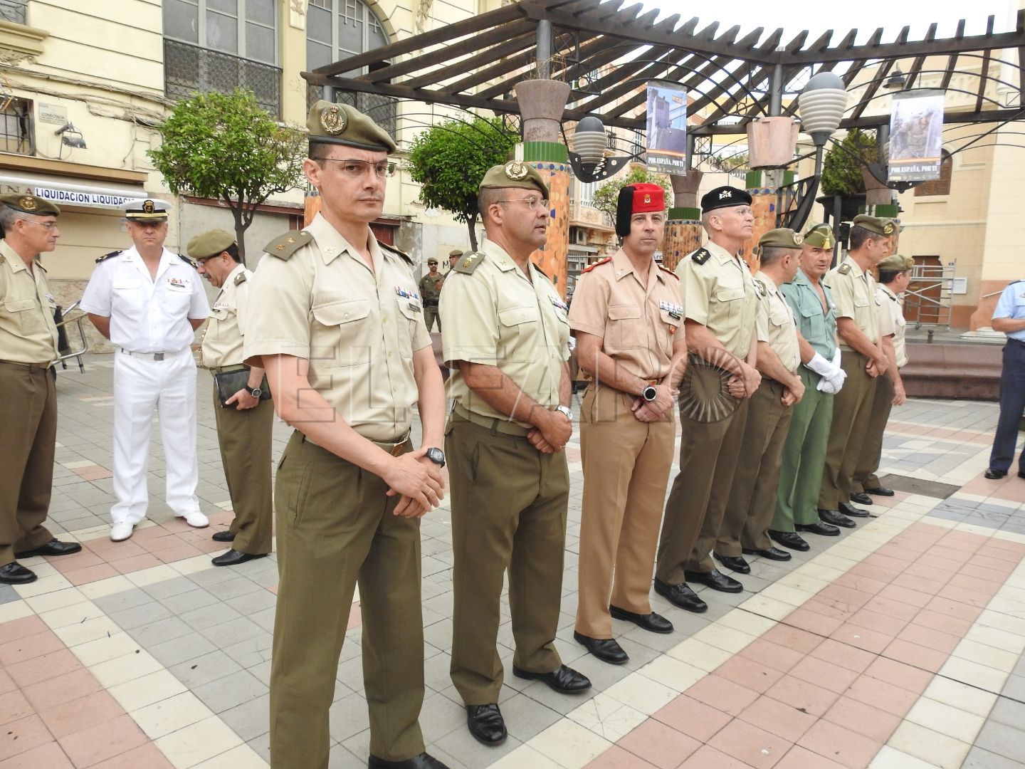Un centenar de fotos retratan el día a día de los militares de Melilla