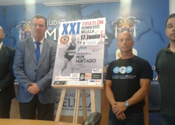 Momento de la presentación del cartel de esta competición triatlética.