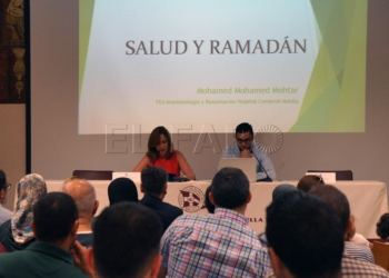 1 4 Pleno de asistencia y participación en la charla ‘Salud y Ramadán’