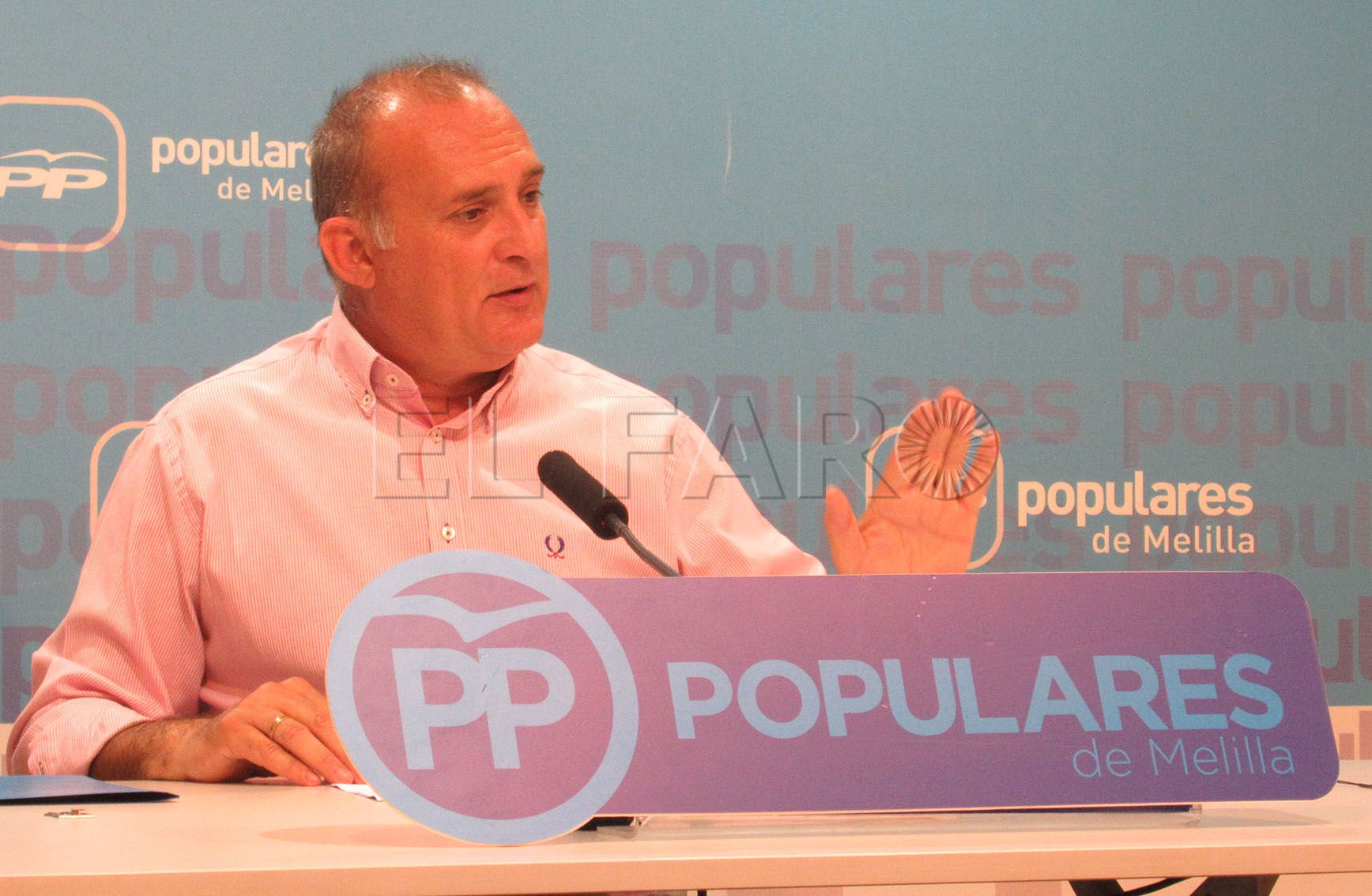 Lence lamenta que PSOE y C’s tapen con críticas estériles que baja el paro