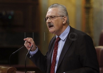 12 1 16 El Congreso pide al Gobierno quitar las cuchillas de las vallas de Melilla y Ceuta