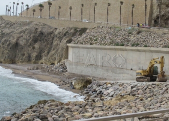 12 1 5 La Ciudad invierte 50.000€ en recuperar la playa de la Alcazaba