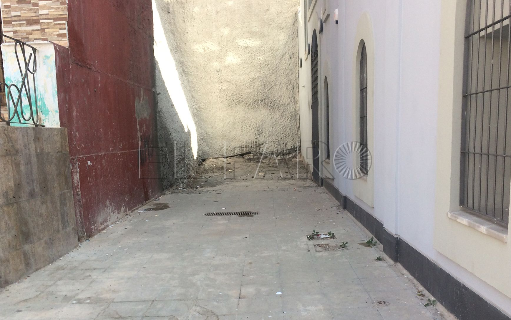 SATE denuncia graves desperfectos en los accesos al Mercado Central