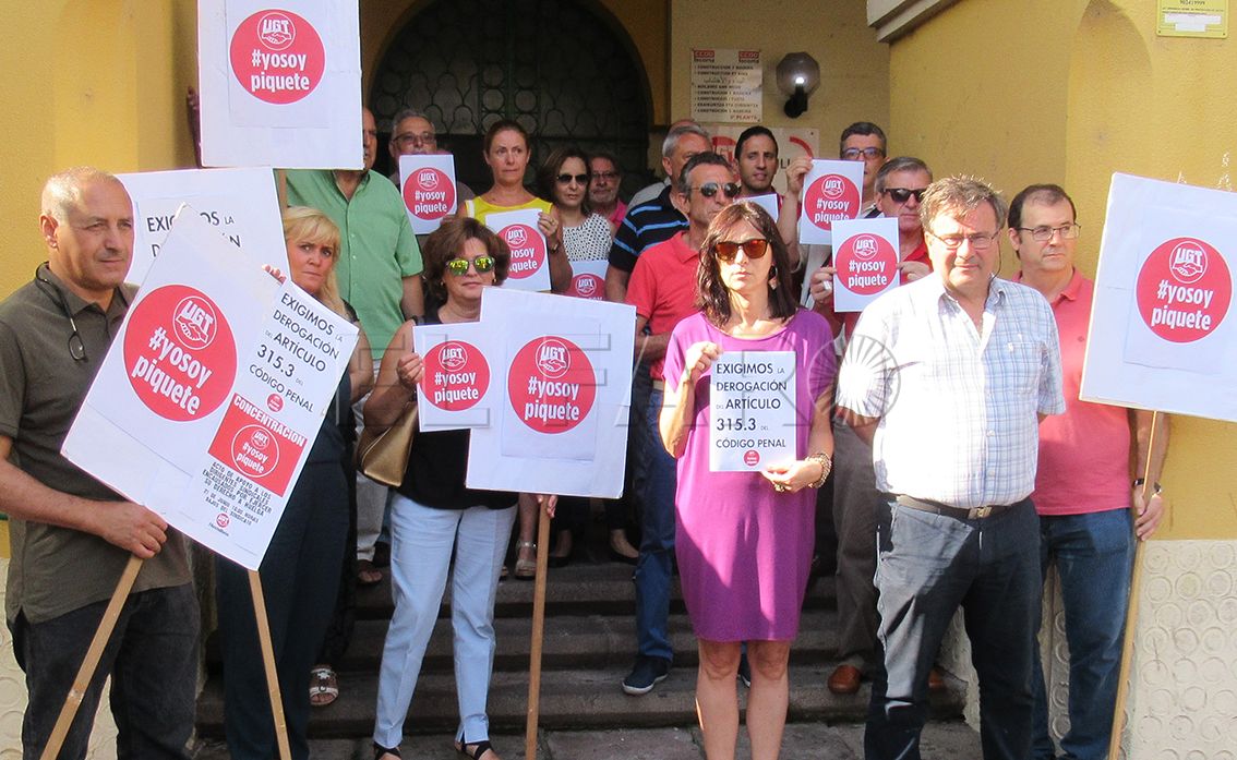 UGT protesta contra el juicio a dos sindicalistas acusados de agredir a un policía en Madrid
