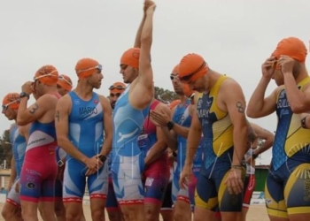 Salida de una de las competiciones triatléticas que se han disputado en nuestra ciudad durante esta temporada.