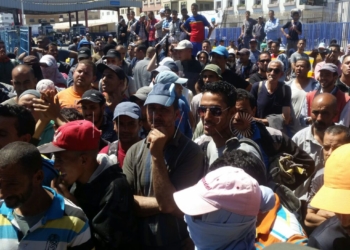 2 2 Porteadores cortan Beni Enzar al protestar contra la limitación del paso de mercancías