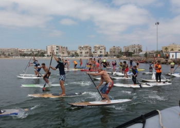 25 04 1 Pablo Rivas se lleva el triunfo en paddle surf y Vicente de Juan, en windsurf