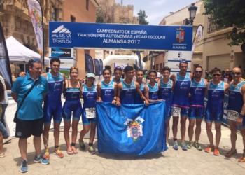 Todos los componentes de la Federación Melillense de Triatlón se hicieron la foto de familina antes del inicio de las diferentes pruebas en tierras albaceteñas.