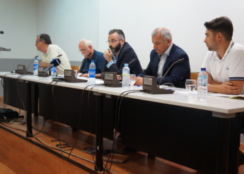 Dirigentes de la UD Melilla junto al presidente de la Federación Melillense de Fútbol, Diego Martínez.