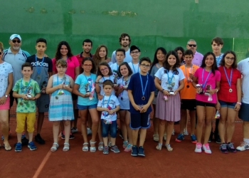 30 01 11 Bonita entrega de trofeos para los tenistas de la Escuela y juveniles