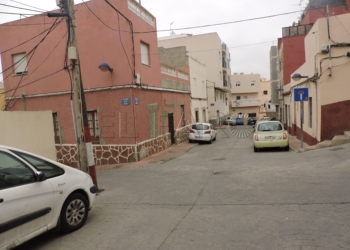 DSCN9881 Arroja ladrillos a los policías que iban a detenerlo y les dice: “Me voy a hacer yihadista”