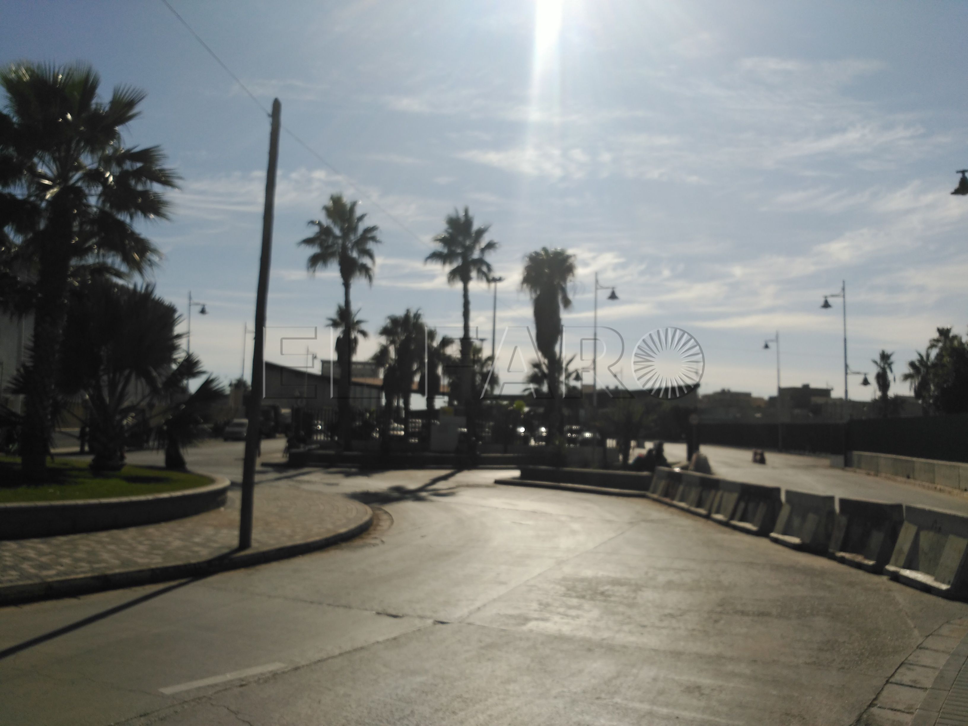 Porteadores marroquíes bloquean el paso en Beni Enzar