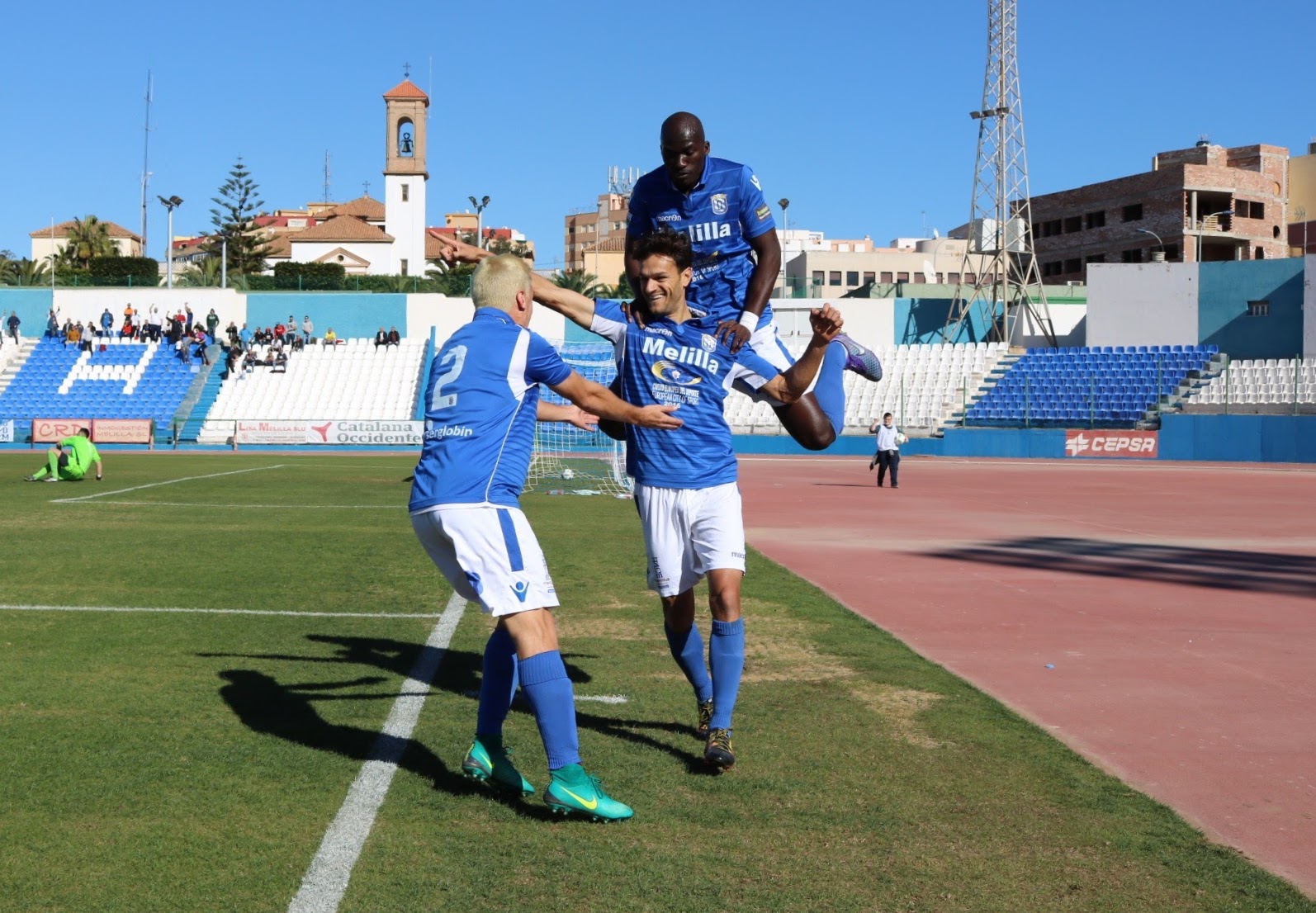 Nando de la Rosa, un año más como jugador de la UD Melilla
