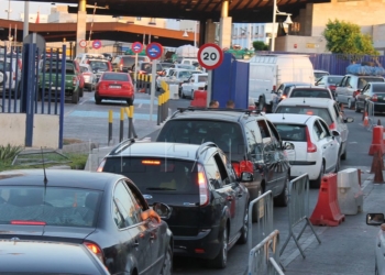 10 1 2 e1499149332456 Colas de más de 3 horas en Beni Enzar por la falta de guardias y la escasa fluidez en el lado marroquí