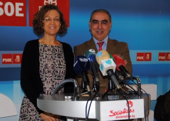 10 1 El PSOE dice que el vuelo Melilla-Granada es clave por motivos culturales y económicos