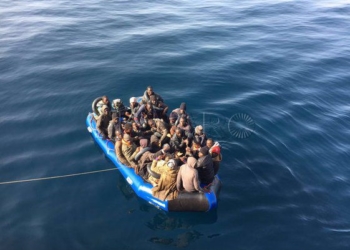 14 2 Rescatan a 96 inmigrantes de tres pateras en aguas próximas a la isla de Alborán