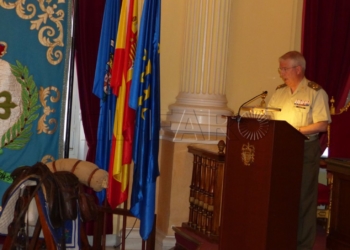18 01 3 El director de Armamento de Defensa califica como modernos los carros de combate de Melilla