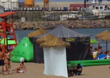 2 2 7 Más de 10 niños se han perdido en la playa: piden a las familias que estén vigilantes
