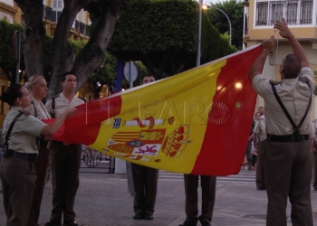 21 04 Solemne arriado de Bandera