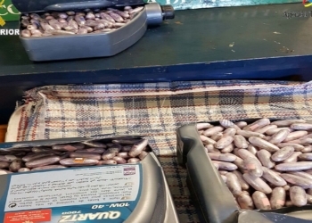 6 1 4 La Guardia Civil se incauta de 9 kilos de polen de hachís de un coche en el puerto