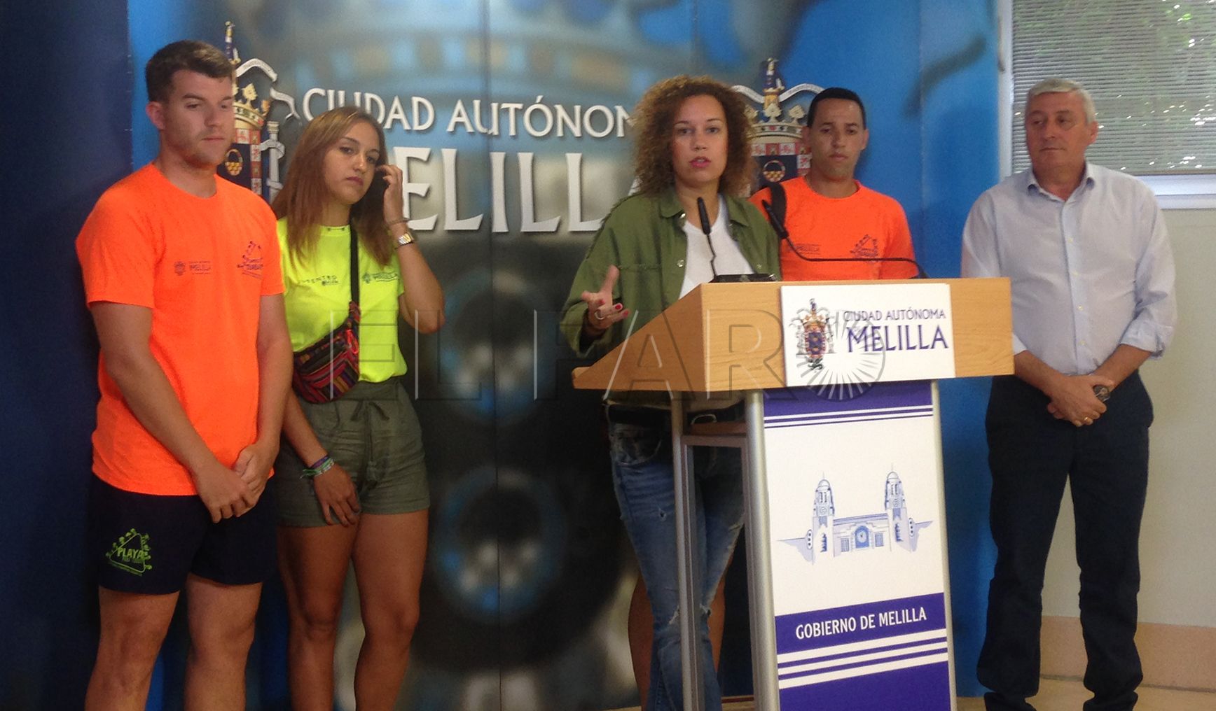 Unos treinta voluntarios desarrollan talleres con menores extranjeros durante el verano