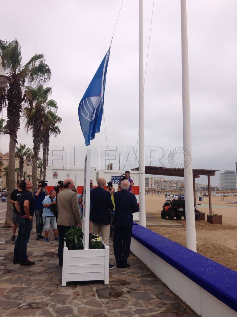 Imbroda destaca la calidad de las playas de Melilla