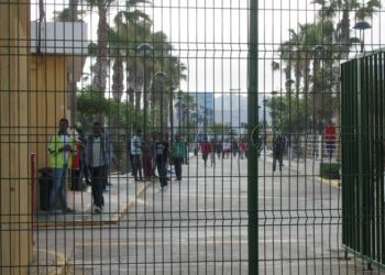IMG 1304 Cuatro inmigrantes entran en Melilla tras saltar la valla y uno es detenido por agredir a un agente