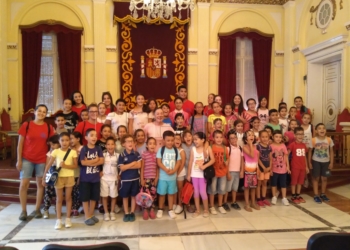 IMG 20170713 110647 Los niños de María Inmaculada visitan el Salón Dorado
