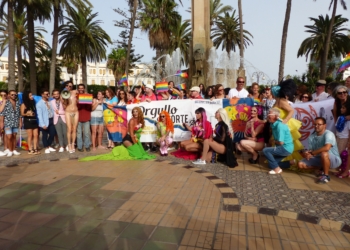 P1220656 Drags Queens, banderas arcoíris y música recorren Melilla por los derechos LGTBI