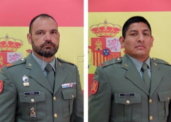 well Dos legionarios auxilian a un herido grave en un accidente de circulación en el centro
