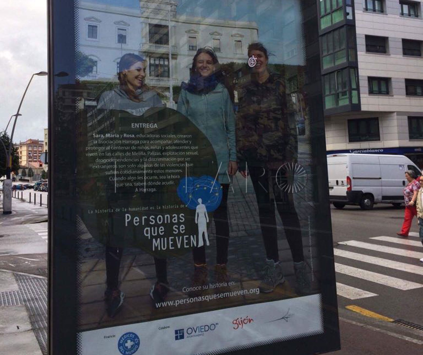 El Consistorio de Gijón retira los carteles de Médicos del Mundo sobre Melilla