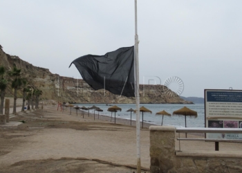 11 1 Cierran la playa de Horcas Coloradas tras hallar varios escorpiones en la arena