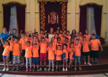 16 1 2 El último grupo de los campamentos de verano de ASIS visita el Salón Dorado
