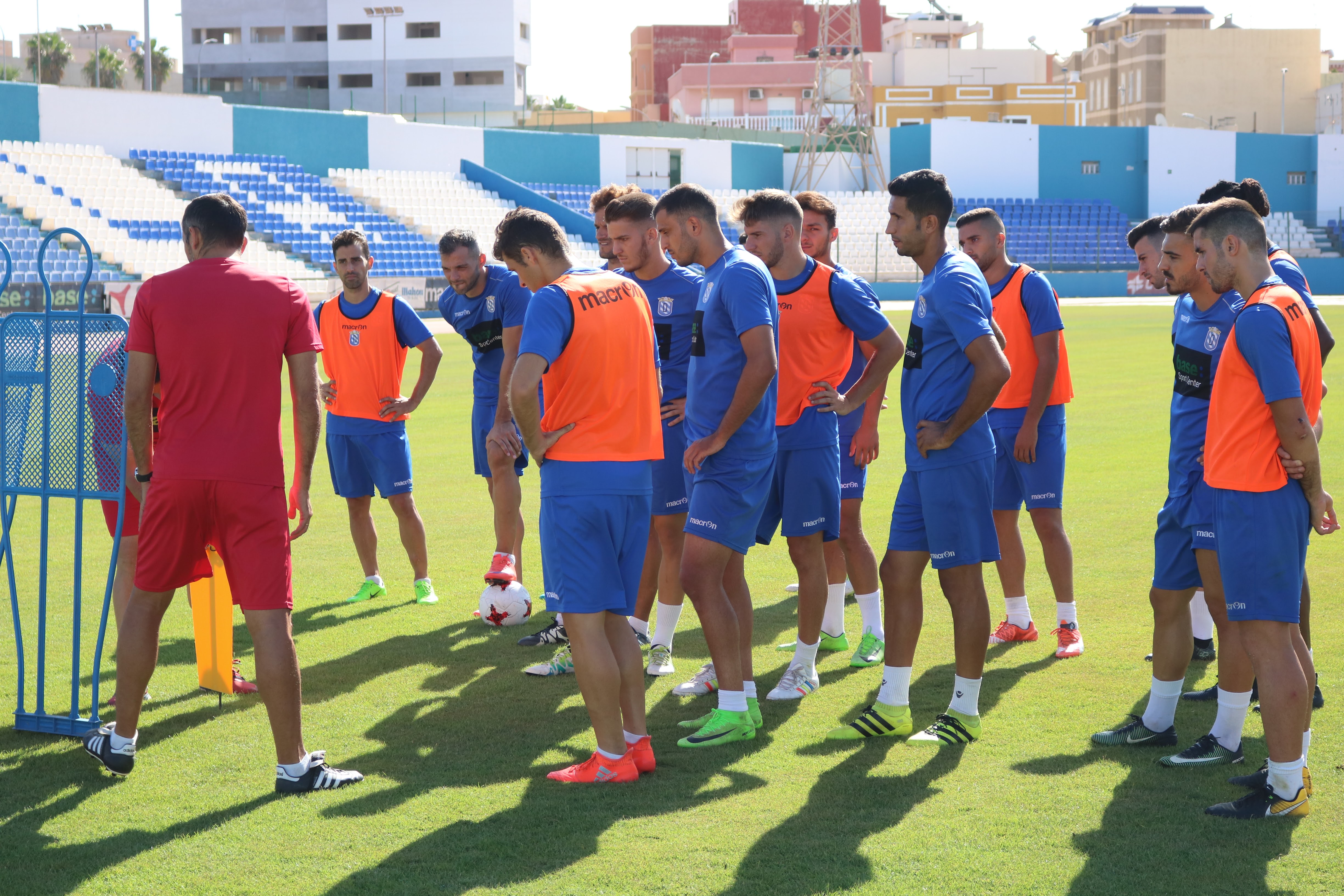 La UD Melilla no para de entrenar a pesar de jugar un choque amistoso