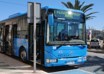 3 1 9 Denuncian que los taxis piratas ya actúan en el Comarcal, los cuarteles y El Real
