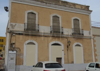 7 1 3 Defensa subasta un inmueble de dos plantas en Melilla La Vieja por 325.698€