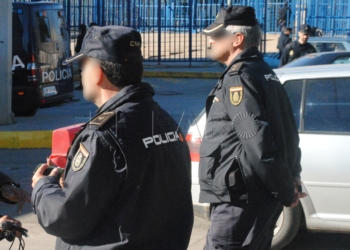 9 1 3 Dos policías de Melilla pusieron a salvo a afectados por el fuego en un hotel de Tarifa