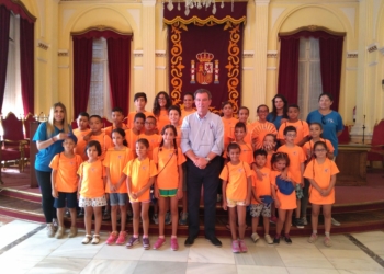 IMG 20170810 110624 Los niños de ASIS visitan el Salón Dorado