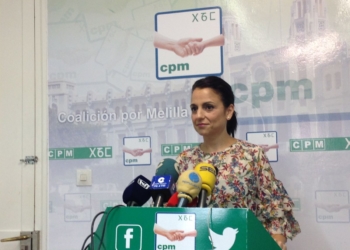 dunia Almansouri exige el cese de Torreblanca y él dice que no es ni xenófobo ni machista