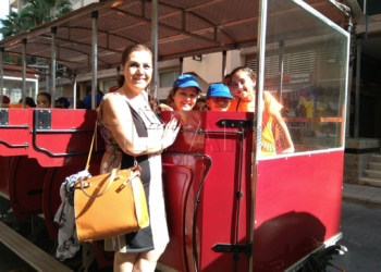 img Los niños de ASIS se suben al tren turístico
