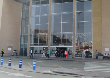 11 1 9 Lo cazan en el puerto intentando embarcar con 249.000 euros sin declarar en la maleta