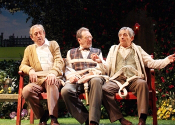 13 01 2 “Con un envoltorio de comedia, ‘Héroes’ tiene un punto ácido”
