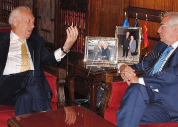 15 1 2 García Margallo y Pimentel analizarán en Melilla los retos de la economía local
