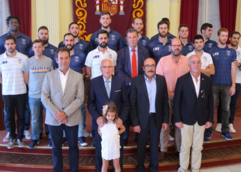 23 01 4 Recepción en el Palacio de la Asamblea a la plantilla del Melilla Baloncesto 2017-18