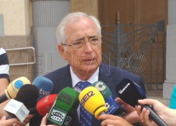 4 1 1 Imbroda cree que el deseo del PSOE de llegar al Gobierno local “es una película muy bonita”