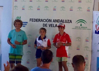 Azul Sánchez, en la primera posición del pódium en la competición que se celebró en Cádiz